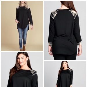 3/$25🌺Black jersey knit top with plaid detail 🖤